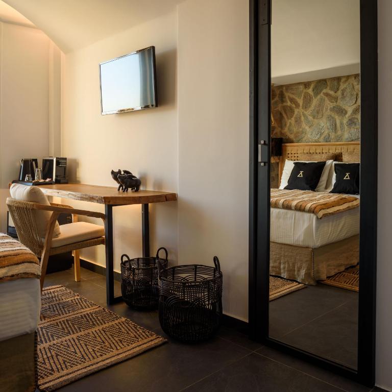 Vrachos Suites Mykonos room 1